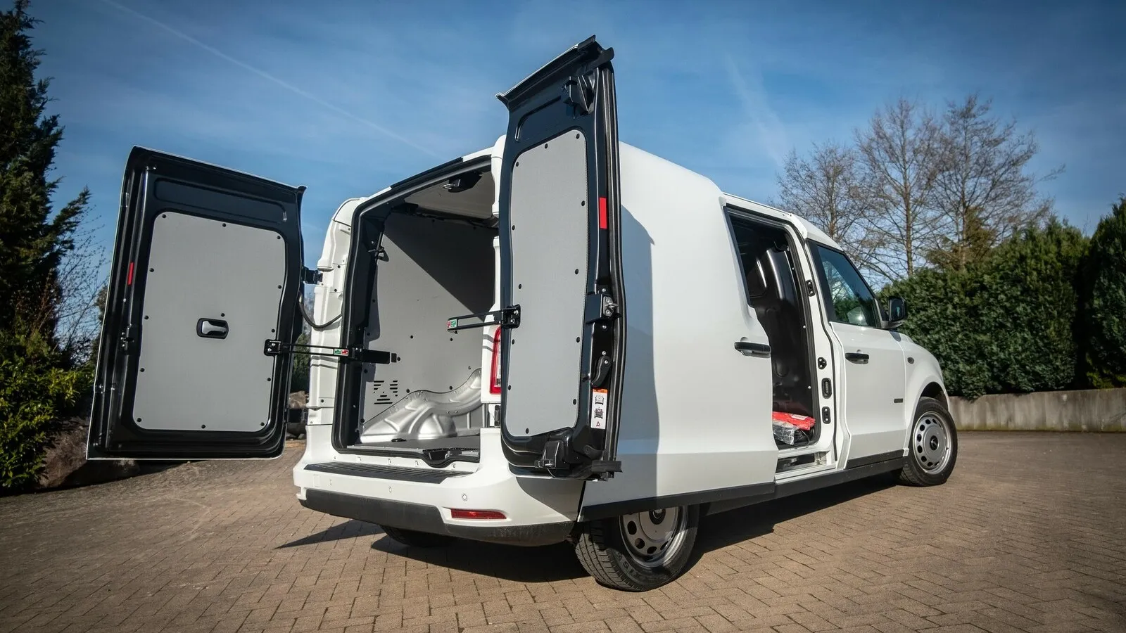 Mitgedacht: Der LEVC VN5 steht europäischen Transportern beim Nutzwert in nichts nach, nur eine Durchlade fehlt noch.