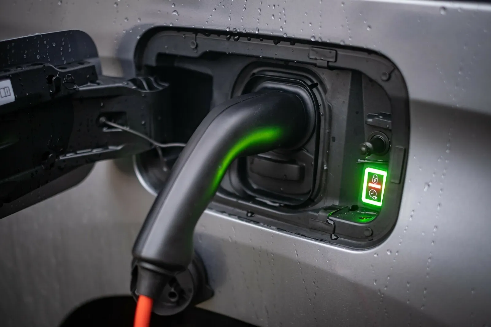 Wiedersehen macht Freude?: Wer den e-Partner bei Extremtemperaturen bewegt, macht umso häufiger Bekanntschaft mit der oft noch dürftigen Ladeinfrastruktur. In unserem Test (unbeladen) reichte eine Schnellladung für etwa 150 Kilometer.