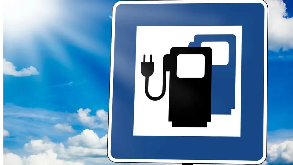 Das E-Auto wird immer beliebter und so muss auch aktuelles Wissen um die Ladesäulen her.