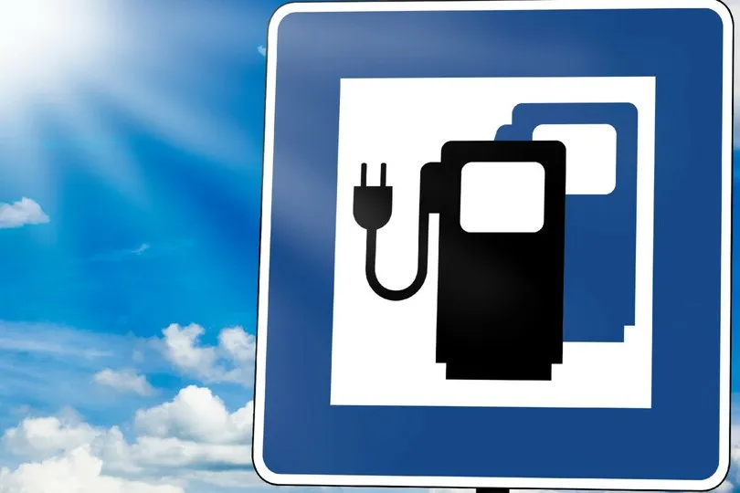 Das E-Auto wird immer beliebter und so muss auch aktuelles Wissen um die Ladesäulen her.