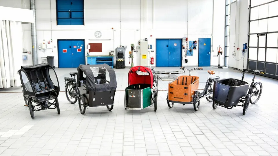 Die Ergebnisse des ADAC-Lastenräder-Tests sind durchwachsen. Besser als „gut“ ist keines.