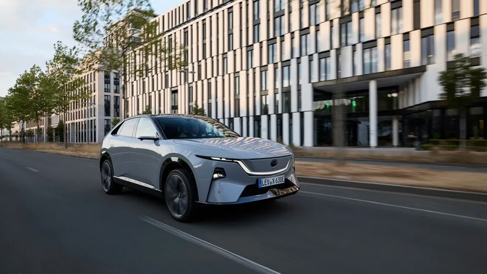 Mit dem CX 6e bringt Mazda einen geräumigen Elektro-Crossover auf den Markt, der auch für den Fuhrparkeinsatz interessant ist.
