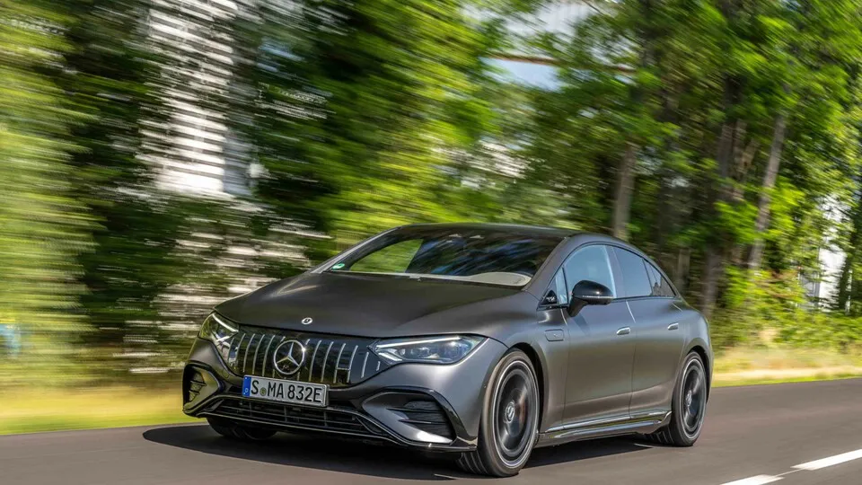 Deutsche Hersteller machen kaum Anstalten, Elektromobilität zu liberalisieren. Stattdessen werden Fahrzeuge aus margenträchtigen Segmenten gepusht.