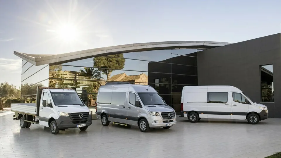 Der OM654 genannte Vierzylinder-Turbodiesel ist ab Herbst in allen Varianten des Sprinter verfügbar.