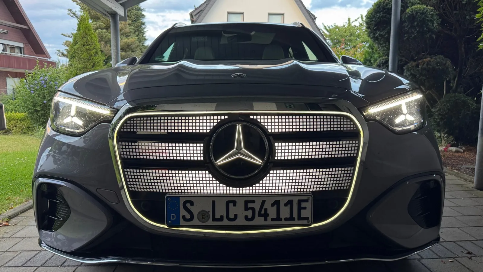 Mercedes GLC 400: Das Gesicht mit dem mächtigen Kühlergrill und dem großen Stern ist zumindest gewöhnungsbedürftig.