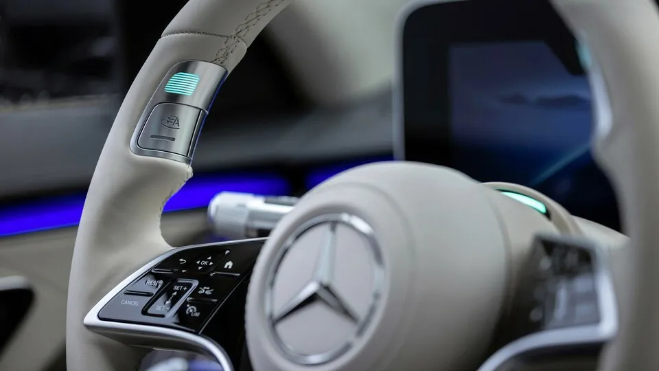 Daimler erhält erste Freigabe für Level 3