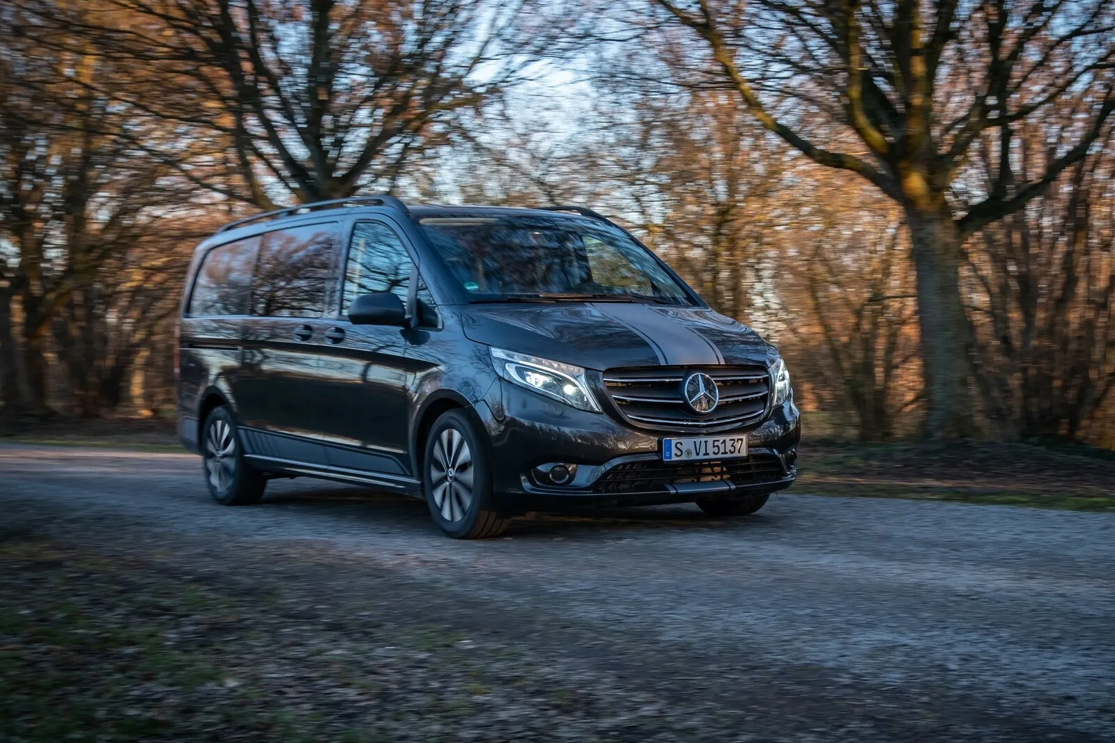 Teures Kleid: Eine lackierte Frontschürze und die LED-Intelligent-Light-Scheinwerfer (1673 Euro Aufpreis) sind hohe Kostenfaktoren bei einem Unfall.