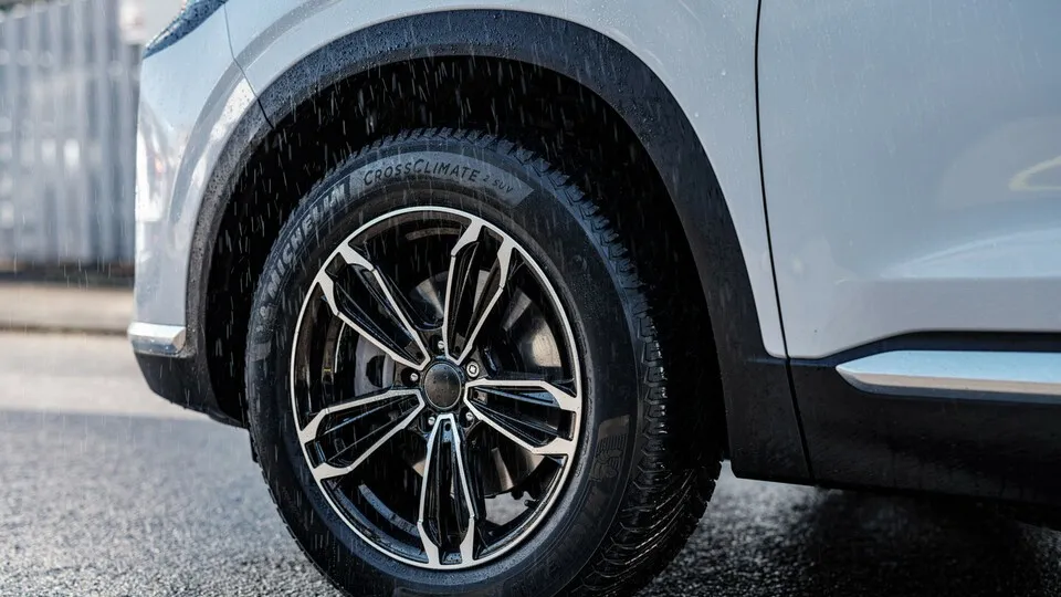 Mit Ganzjahresreifen können Autofahrer gut auskommen, die nur milde Winter erleben.