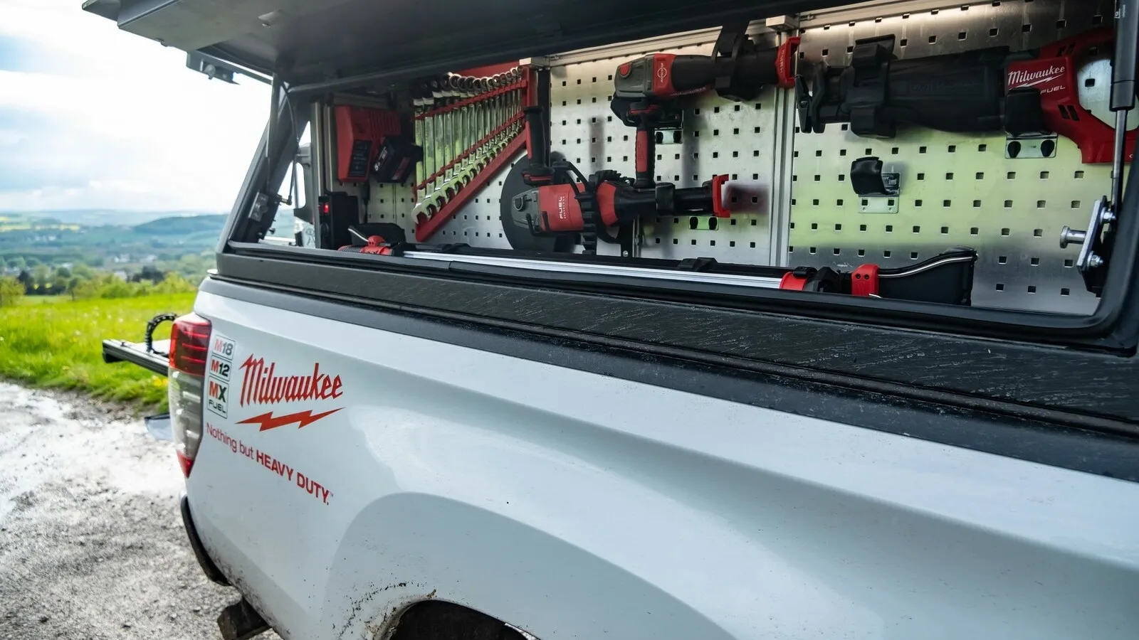 „Ich hab noch einen Schraubenschlüssel im Auto“: Im Fall des Milwaukee-Umbaus ist gleich ein halbes Eisenwarengeschäft an Bord.