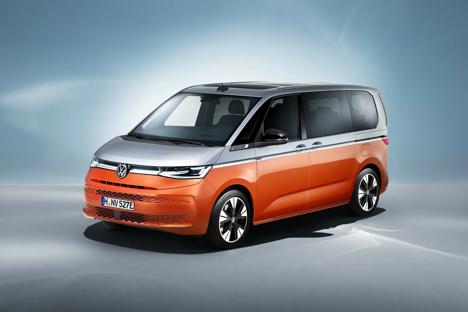 Der neue Volkswagen T7 Multivan verfolgt ein moderneres Konzept und will in der Premiumklasse mitmischen.
