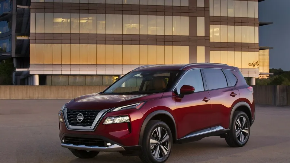 Nach dem Qashqai erneuert Nissan 2022 auch den X-Trail. In den USA läuft das SUV als Nissan Rogue (Bild).