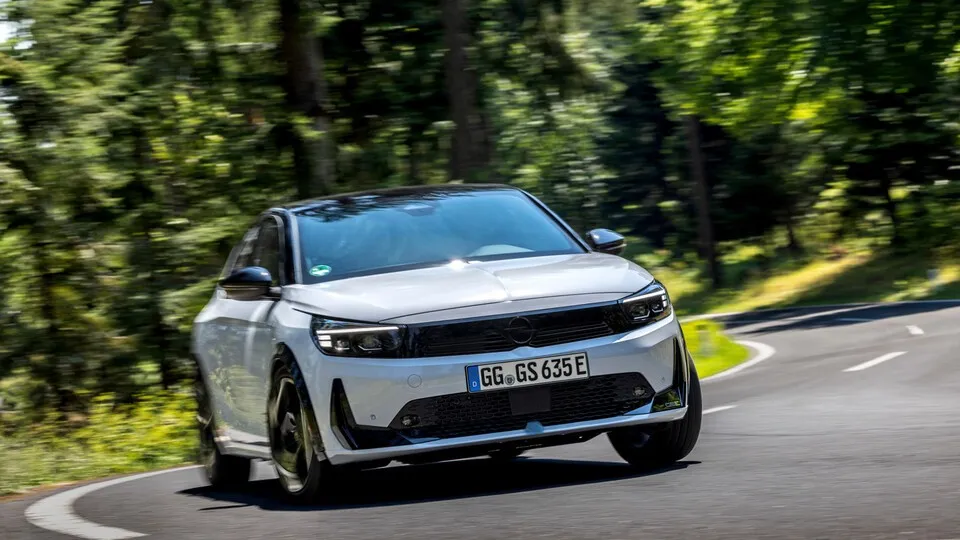 Mit 281 PS ist der Opel Corsa GSE die sportliche Speerspitze der elektrischen Corsa-Familie.