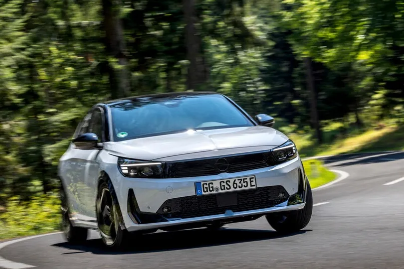 Mit 281 PS ist der Opel Corsa GSE die sportliche Speerspitze der elektrischen Corsa-Familie.