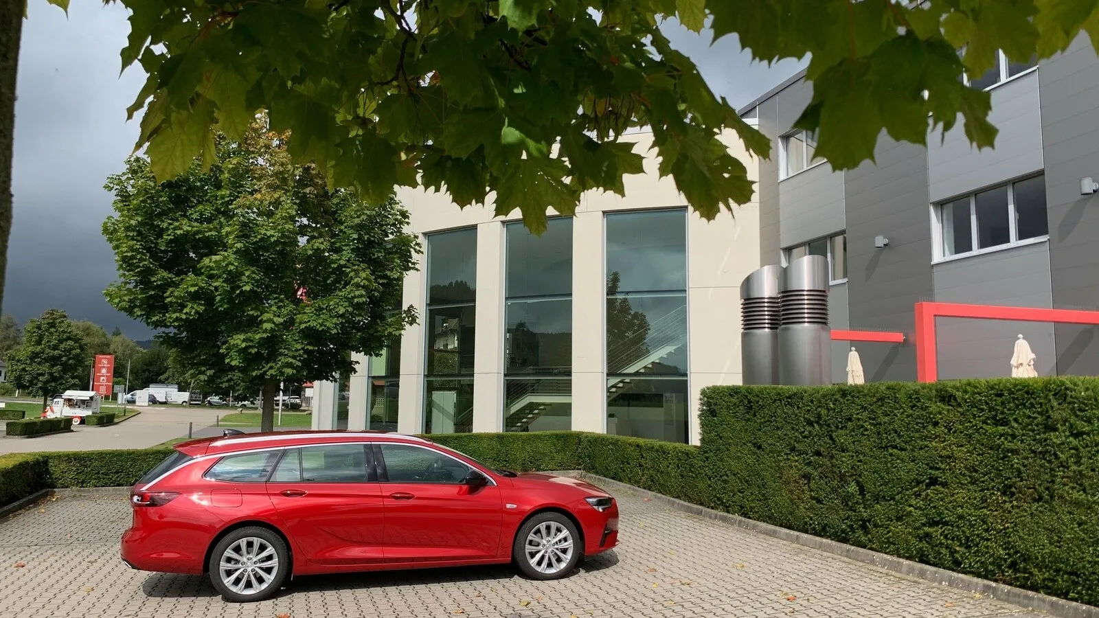 Bei Opel heißen Kombis Sports Tourer. Der  4,99 Meter langen Opel Insignia Sports Tourer wurde 2020 einer Modellpflege unterzogen.