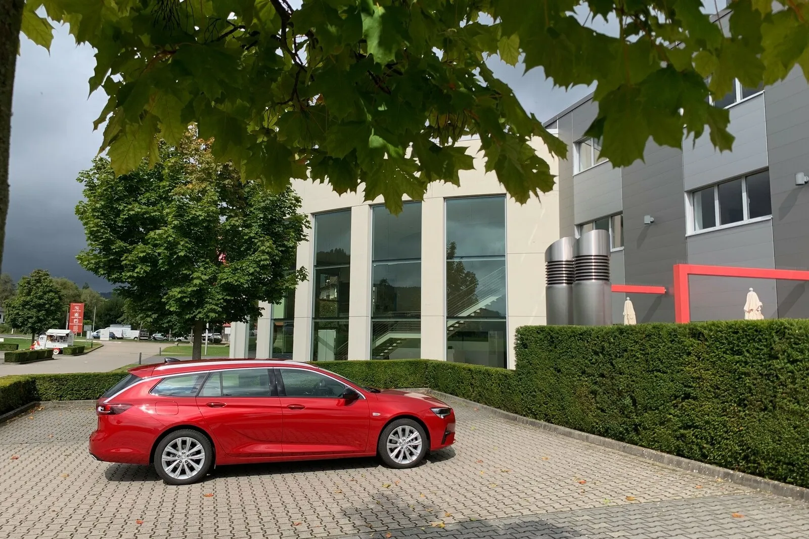 Bei Opel heißen Kombis Sports Tourer. Der  4,99 Meter langen Opel Insignia Sports Tourer wurde 2020 einer Modellpflege unterzogen.
