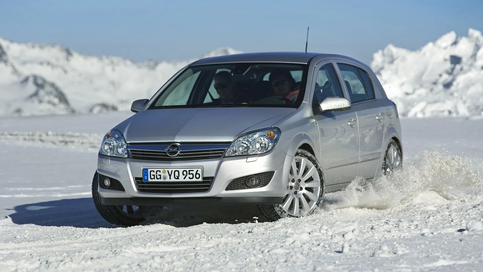 Der Astra H hat zwischen 2004 und 2009 erstmals dynamisches Kurvenlicht mit an Bord.