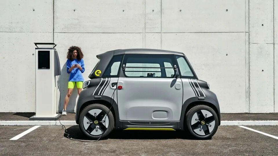 Ein Opel für die Kleinen: Der Rocks-e darf schon ab 15 Jahren gefahren werden und eignet sich besonders für tägliche Wege in Innenstädten.