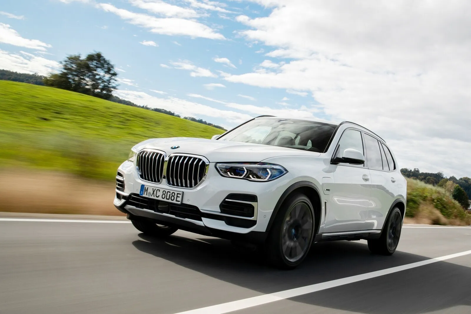 BMW X5 45e xDrive: Dem großen SUV aus Bayern attestiert Tec Alliance Wartungskosten. Macht Rang sechs in unserem Vergleich.