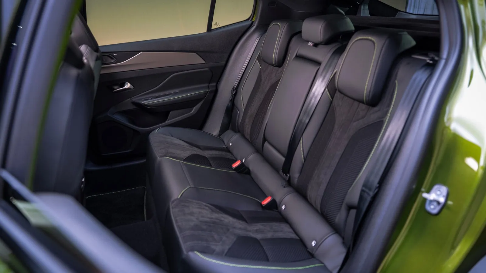 Im Fond des Peugeot 408 gibt es jede Menge Beinfreiheit.