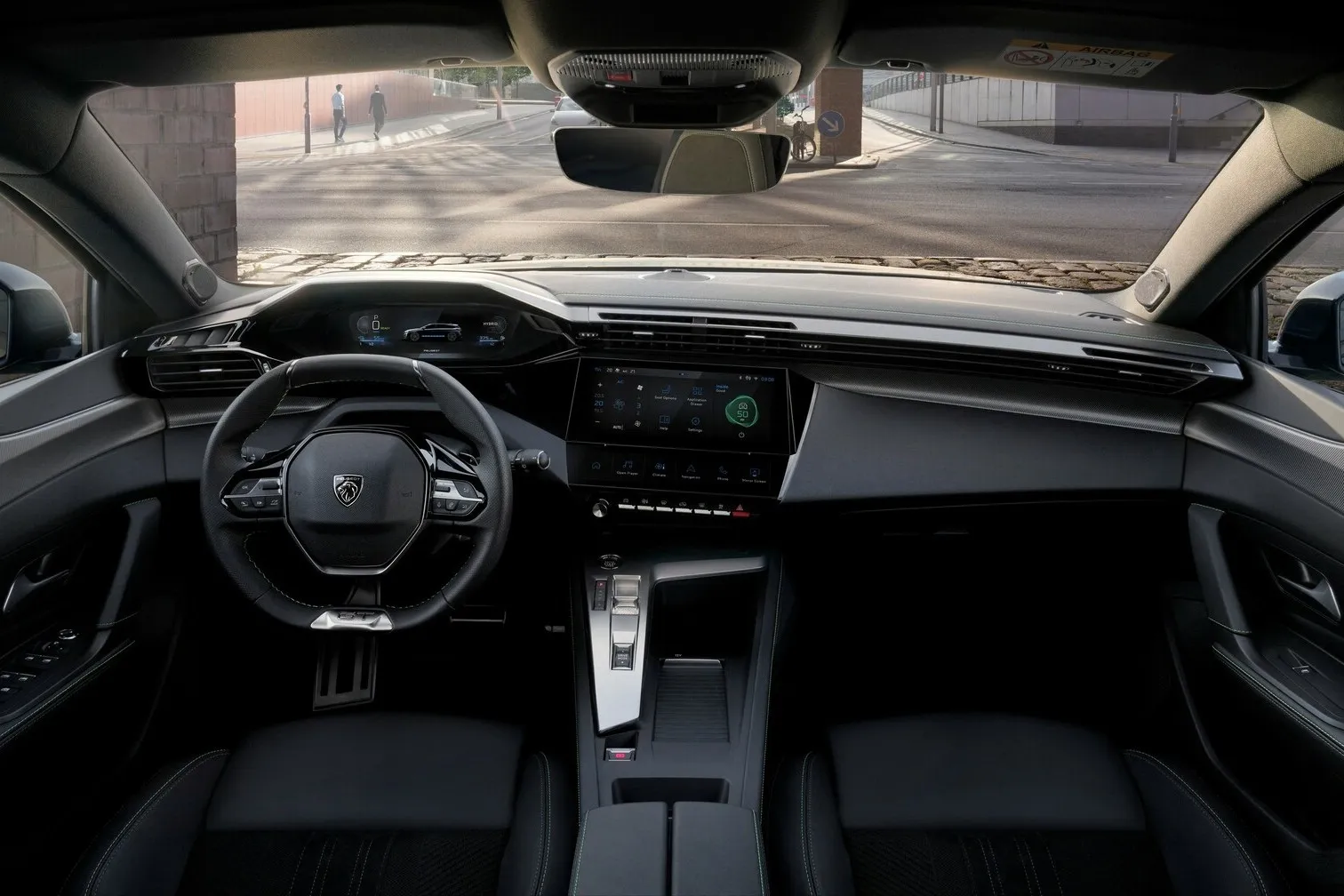 Innen fixiert sich der 308 SW auf moderne Technik, übersieht dabei aber – wie viele andere Hersteller – dass manche Funktionen, wie etwa die Klimatisierung aus dem Ärmel bedienbar sein sollten.