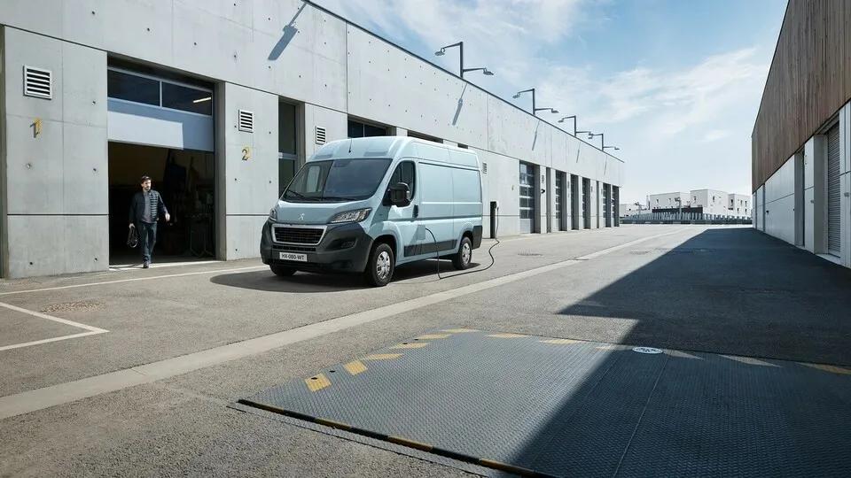 Mit einem 122 PS starken Elektromotor wird im E-Boxer Ladung auf der letzten Meile transportiert.