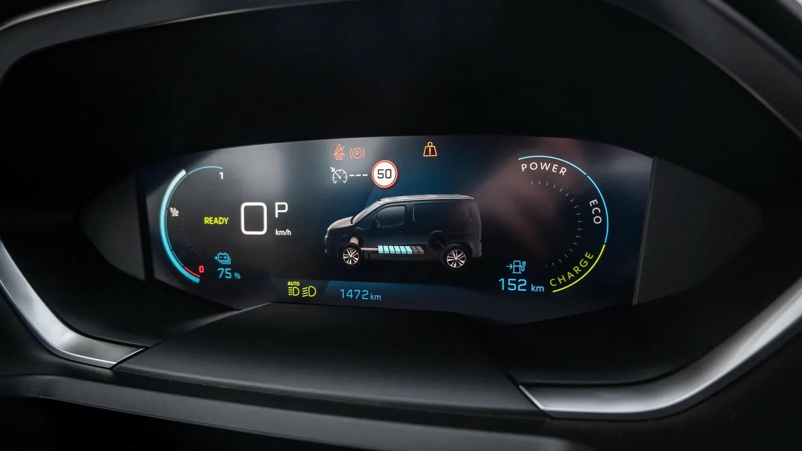 Akkuanzeige auf Französisch: Peugeot verwendet im e-Partner ein voll digitales Tacho und Kombiinstrument, das leicht ablesbar und ansprechend designt wurde.