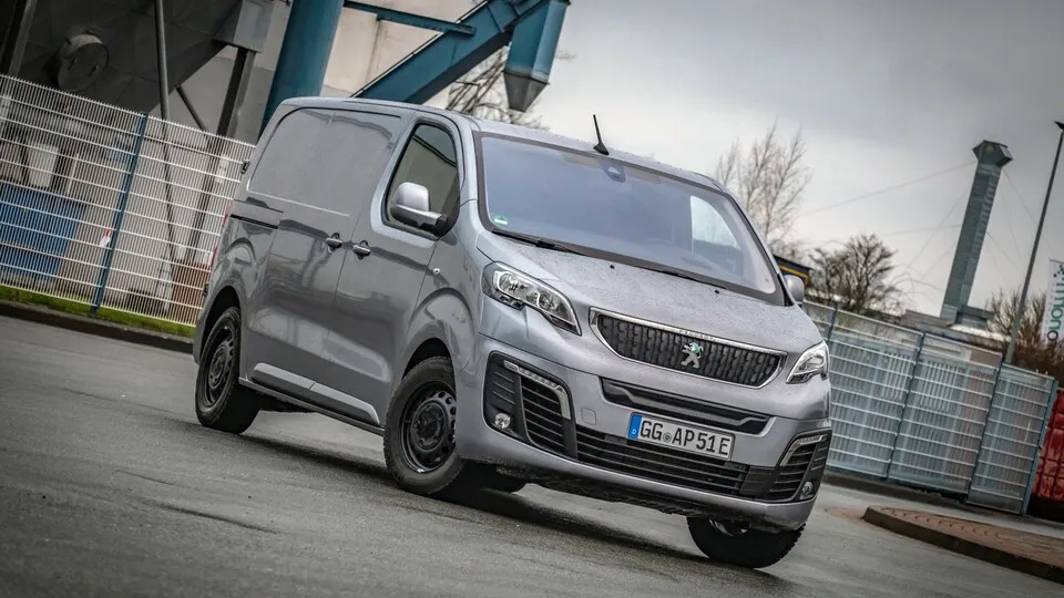 Um einen elektrischen Transporter im Handwerksbetrieb zu testen, eignen sich Auto-Abos.