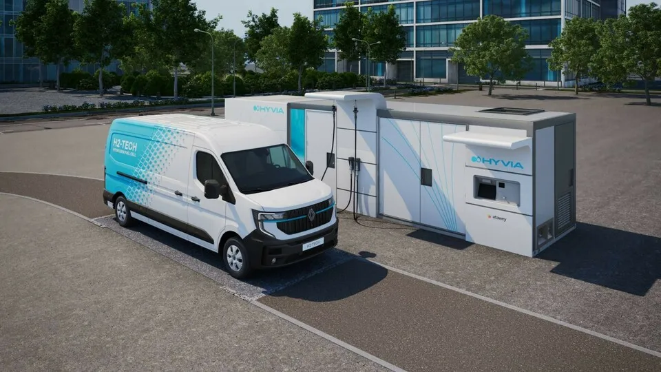 Auf der IAA Transportion 2024 präsentierte Renault den Master H2 Tech. Der Prototyp wurde über drei Jahre von Hyvia entwickelt. Grundlage waren vor allem Kundenfeedbacks zu den ersten beiden Wasserstoffversionen des Masters, die seit 2023 erhältlich sind .