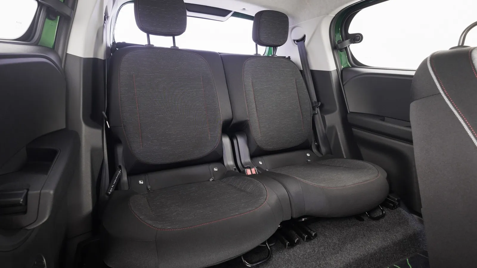 Rücksitzbank des Renault Twingo Electric mit zwei einzeln verschiebbaren Rücksitzen.