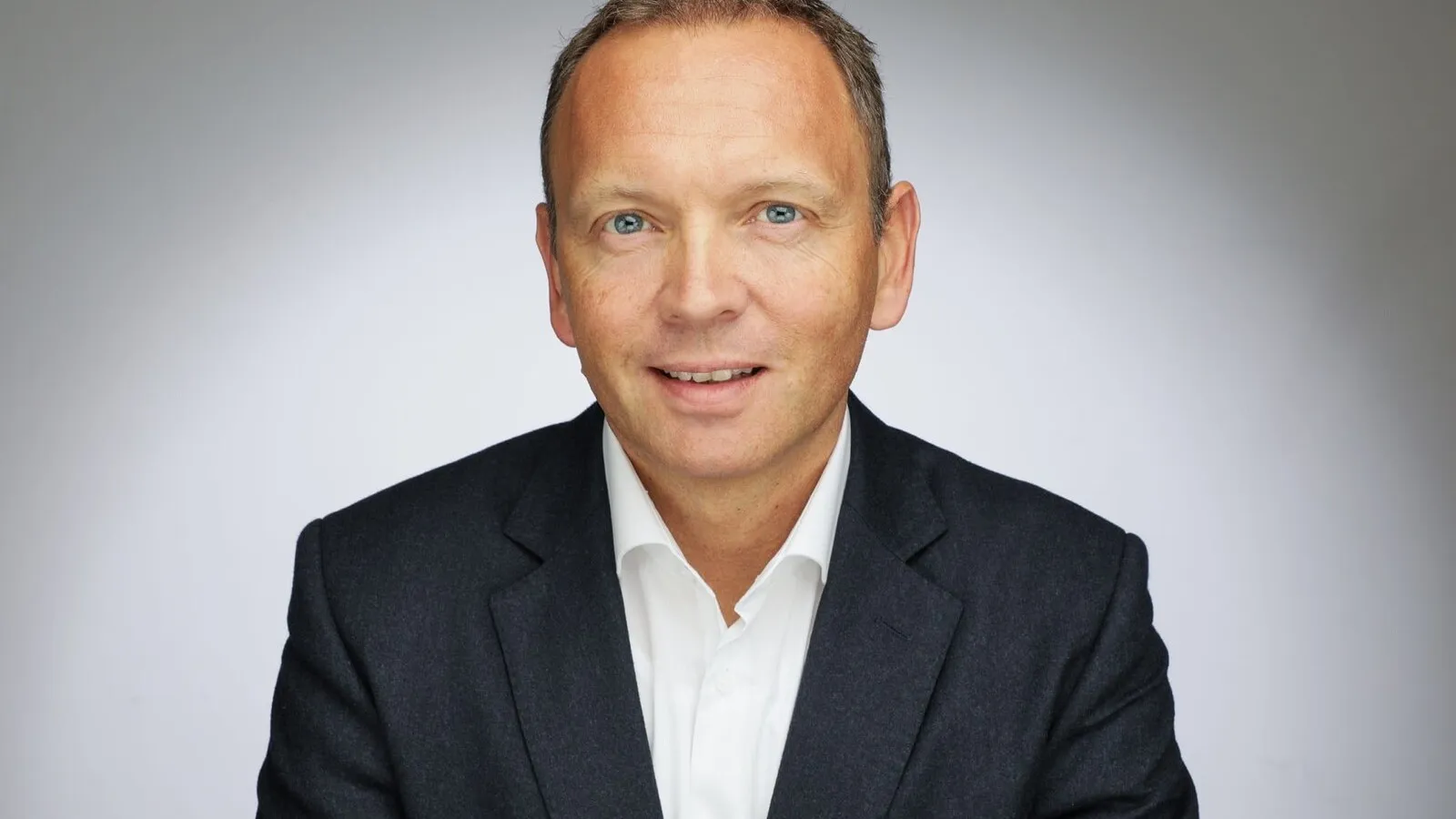 Roland Meyer, Geschäftsführer von Lease Plan Deutschland: „-       Mobilitätslösungen müssen immer flexibler sein. Immer mehr Menschen entscheiden sich dafür, nicht mehr Besitz anzuhäufen, sondern mehr Flexibilität und Bequemlichkeit zu wählen.“