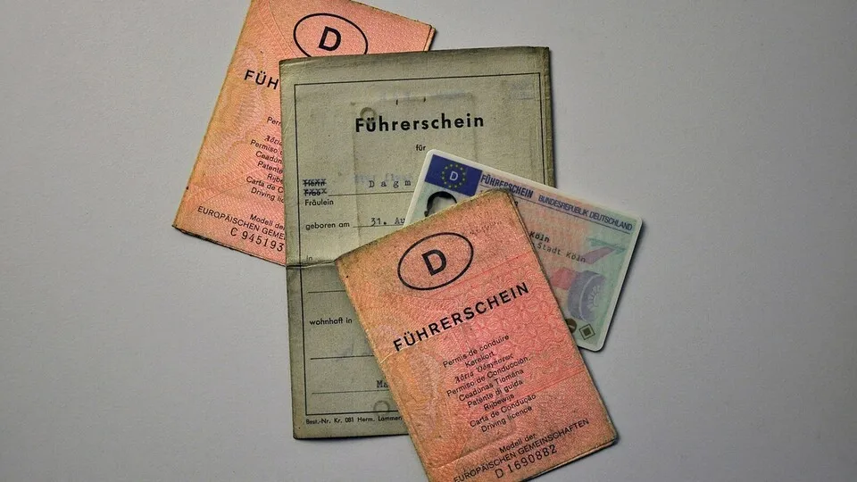 Der Countdown zum FÃ¼hrerscheinumtausch hat lÃ¤ngst begonnen. Bis 2033 sollen alle vor 2013 ausgestellten FÃ¼hrerscheine gegen fÃ¤lschungssichere Exemplare ersetzt sein