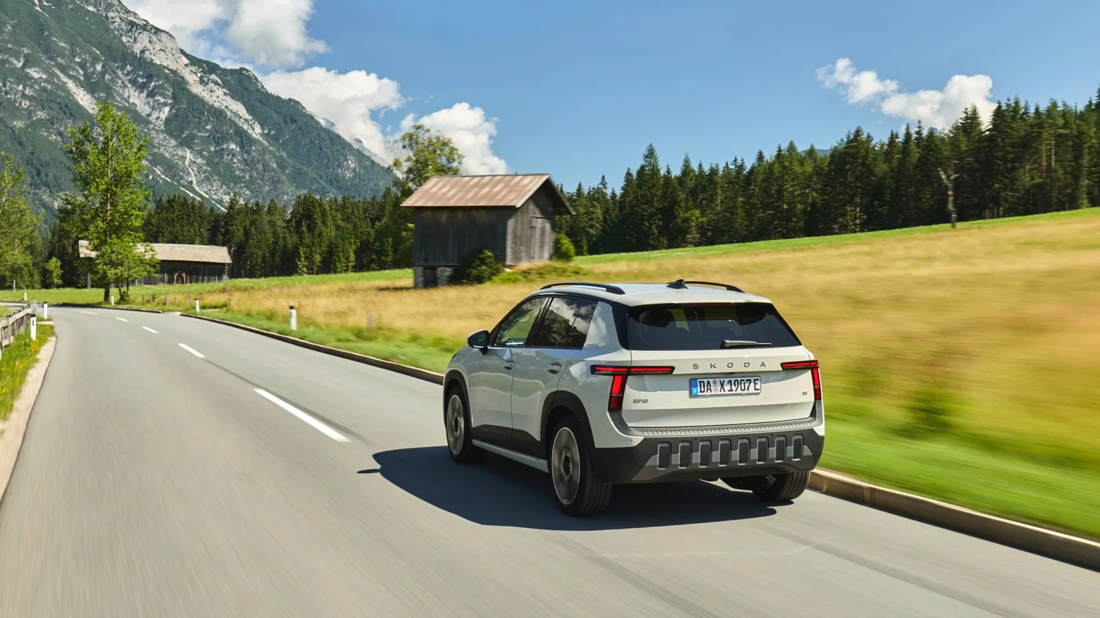 Die T-förmige Lichtgrafik prägt auch das Heck des Skoda Epiq und sorgt für einen markanten Auftritt.