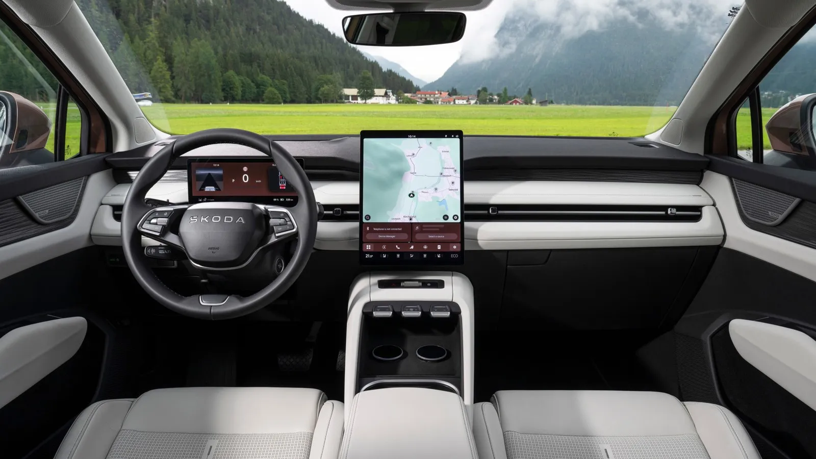 Erstmals ist in einem Skoda das Infotainment-Touch-Display vertikal ausgerichtet. Es gibt aber eine Reihe von Schaltern und eine Walze zur Lautstärkeregelung.