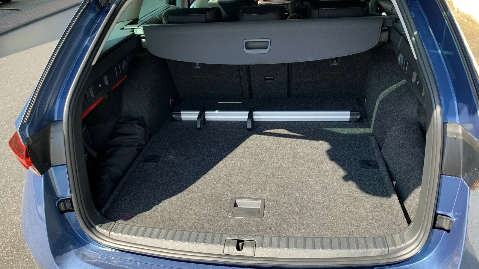 Beim Skoda Octavia Scout kommt ein großes Gepäckabteil hinzu, das im Normalfall schon Platz für 640 Liter Gepäck bietet. Maximal sind sogar 1.700 Liter möglich.