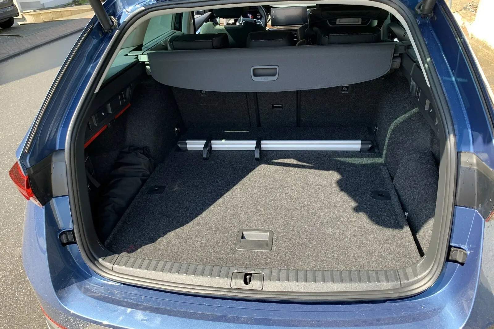 Beim Skoda Octavia Scout kommt ein großes Gepäckabteil hinzu, das im Normalfall schon Platz für 640 Liter Gepäck bietet. Maximal sind sogar 1.700 Liter möglich.