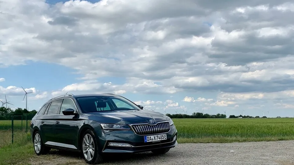 Skoda Superb iv: Auch elektrisch ein Raumwunder?