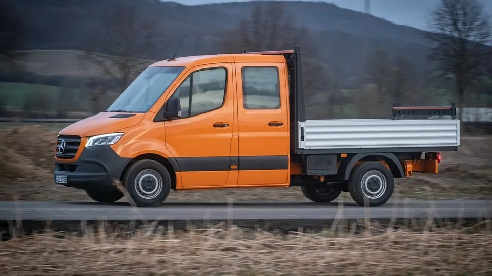 Baumeister: Der Sprinter findet als Doppelkabine mit Pritsche häufig den Weg zum kommunalen Bauhof oder direkt auf die Baustelle.