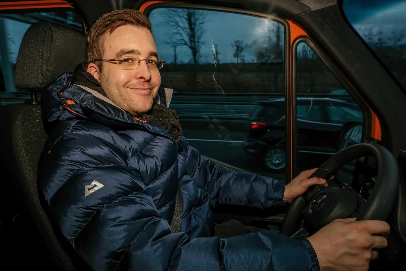A nach B: Die Doppelkabine des Sprinter ist freilich kein Reisefahrzeug, bietet aber genug Komfort, findet Nutzfahrzeuge-Redakteur Dennis Gauert