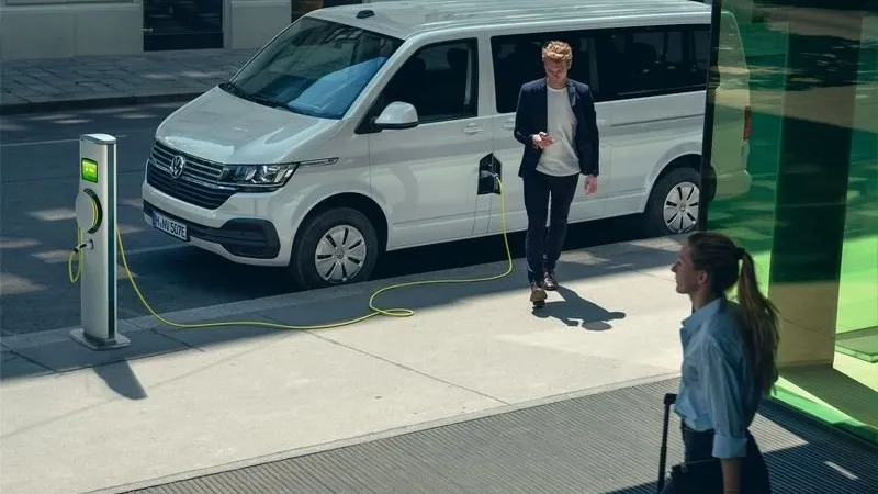 Die Elektrifizierung des T6.1 übernimmt aktuell Tuner Abt – mit der Technologie des e-Golf.