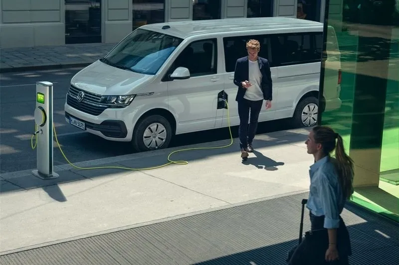 Die Elektrifizierung des T6.1 übernimmt aktuell Tuner Abt – mit der Technologie des e-Golf.