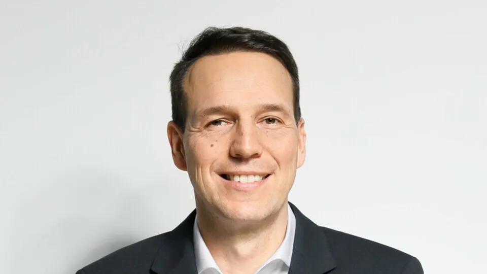 Ab Januar 2025 übernimmt Mario Köhler die Spitze von Toyota Deutschland. Als neuer Geschäftsführer und Präsident folgt er auf André Schmidt.