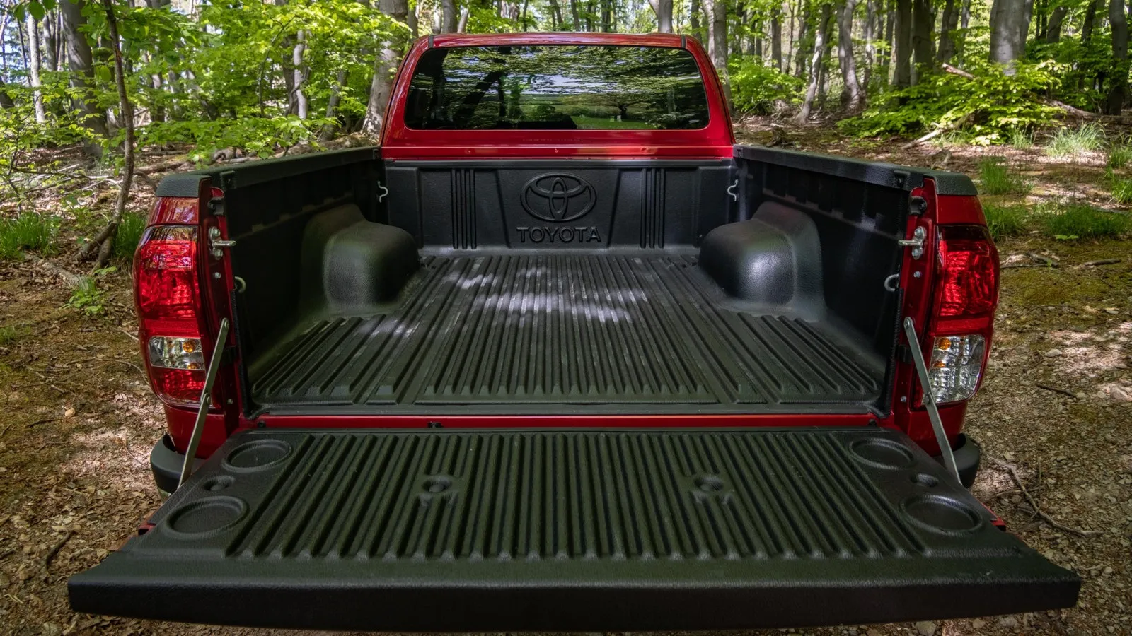 Vorne kurz, hinten lang: Käufer eines Single Cab erhalten eine 2,32 Meter lange Ladefläche, Double-Cab-Käufer hingegen 1,53 Meter Länge.
