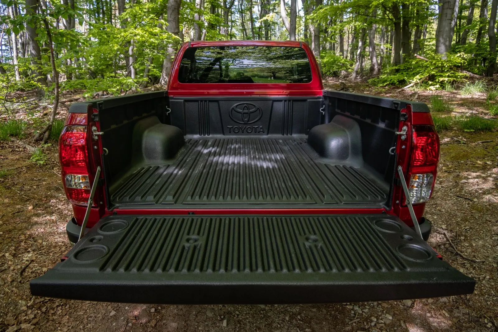 Vorne kurz, hinten lang: Käufer eines Single Cab erhalten eine 2,32 Meter lange Ladefläche, Double-Cab-Käufer hingegen 1,53 Meter Länge.