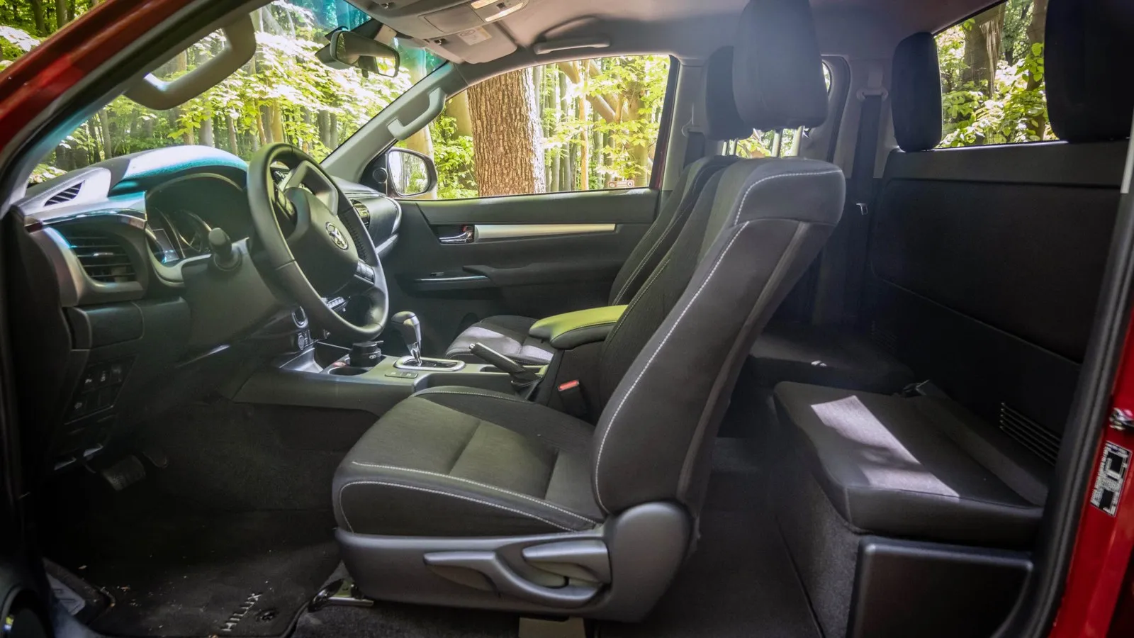 Suicide Doors: Das von uns getestete Extra Cab mit Notsitzen besitzt hinten angeschlagene Hintertüren, die B-Säule entfällt.