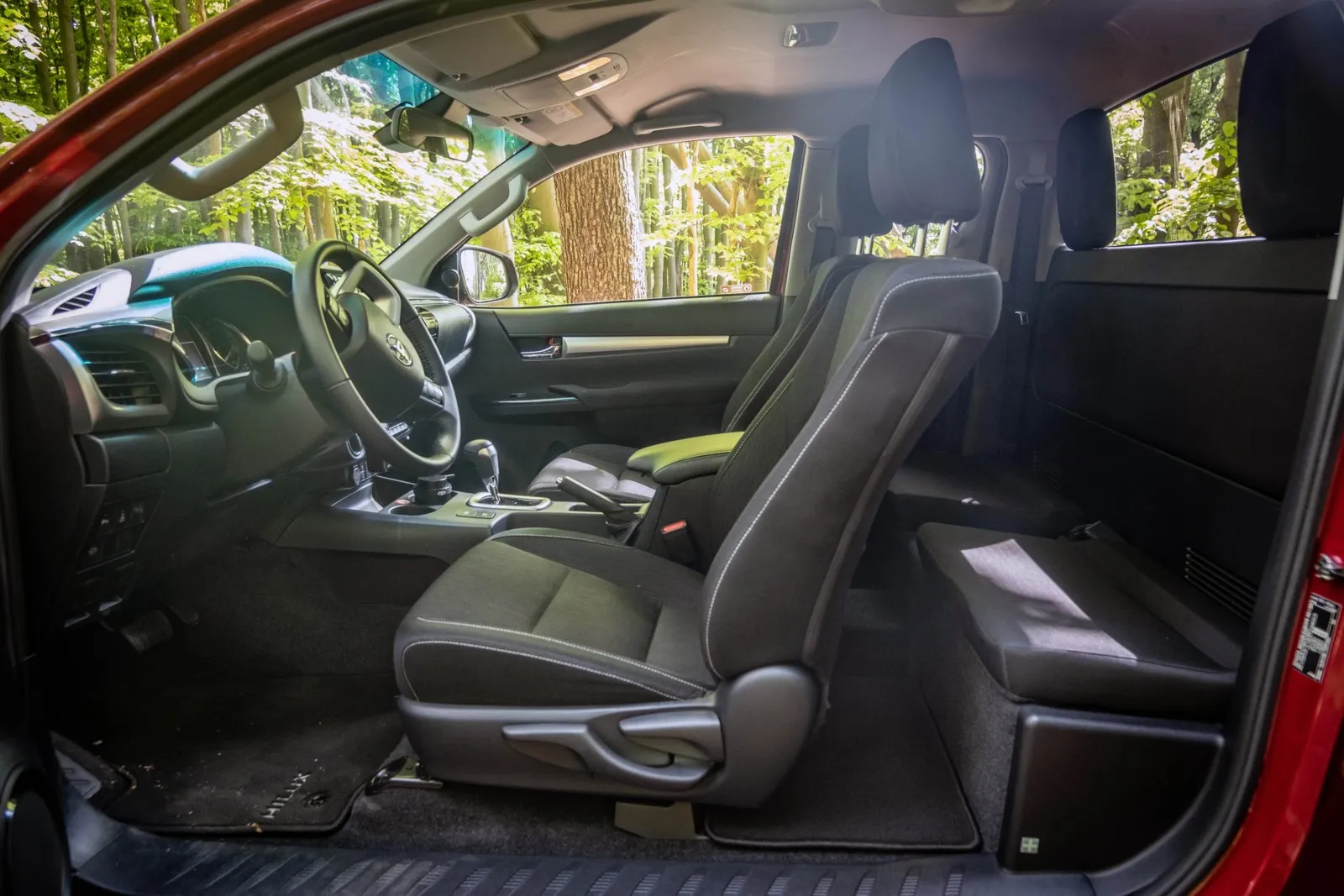 Suicide Doors: Das von uns getestete Extra Cab mit Notsitzen besitzt hinten angeschlagene Hintertüren, die B-Säule entfällt.