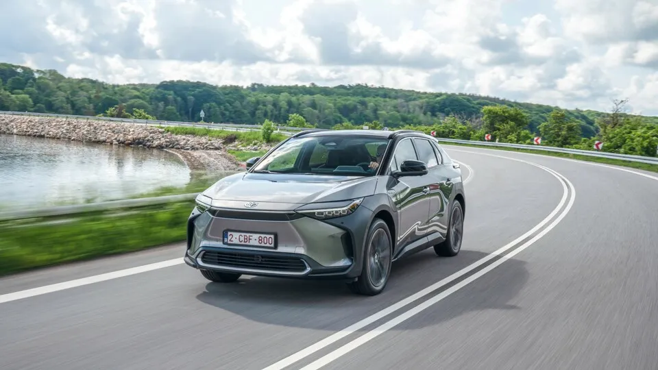 Der Toyota bZ4X markiert den Eintritt der Japaner ins Stromer-Segment. Ihm soll pro Jahr mindestens ein weiteres Elektro-Modell folgen.