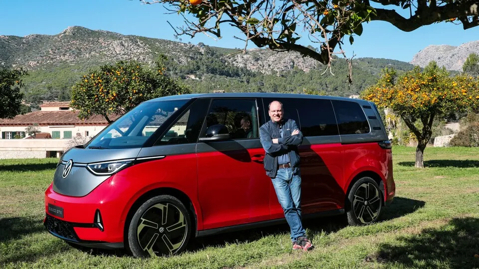 Unser Autor Michael Neher bei der Vorstellung des neuen VW ID. Buzz LWB GTX