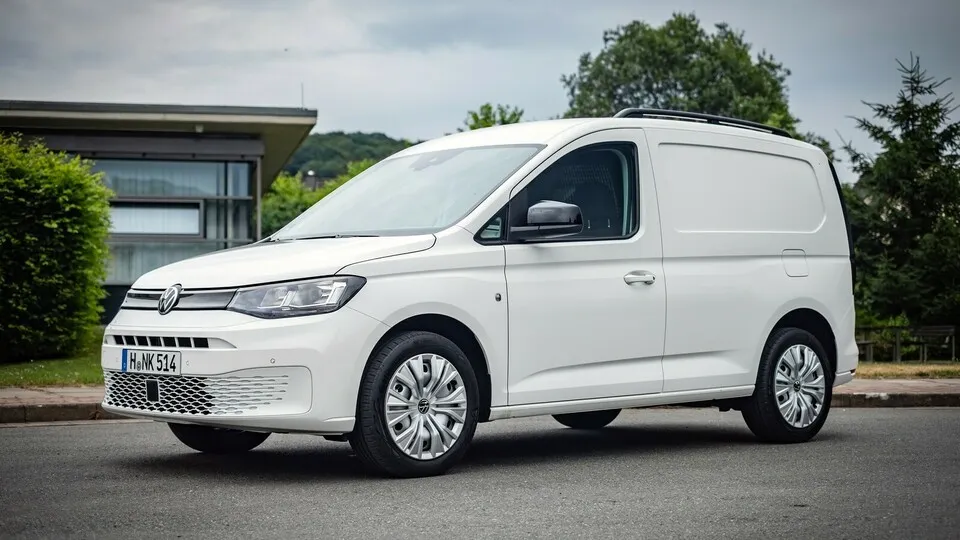 Geschäftlich wie privat: Der VW Caddy macht durch die  Golf-8-Basis beim Fahrverhalten eine gute Figur.