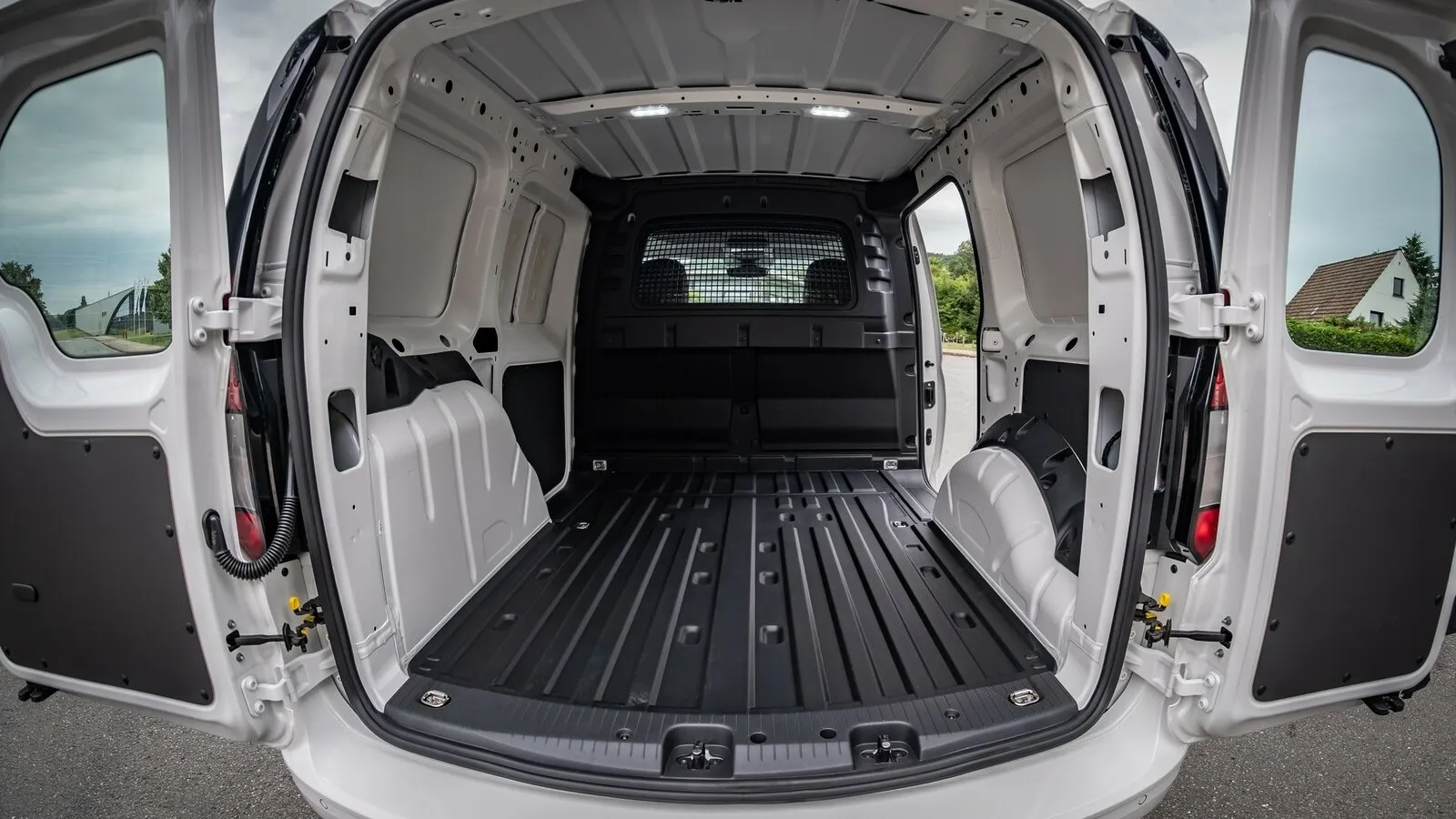 Das gibt es auch größer: Mit maximal 3,7 Kubikmetern Ladevolument in der Maxi-Variante grenzen die Hannoveraner den Einsatzbereich des Caddy ein.