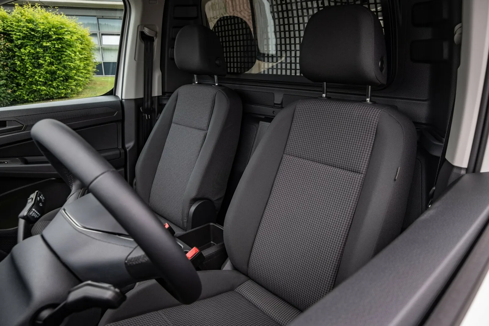 Hier bleibt man gern etwas länger: Die Sitze des Caddy sind so bequem gepolstert, dass auch lange Strecken ohne Rückenschmerzen gelingen.